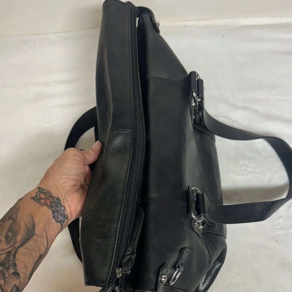 Wilsons Leather Black Messenger Bag